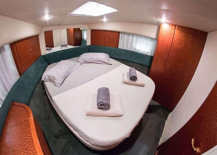 Motor yacht cabin, Yacht Peloponnese accommodation